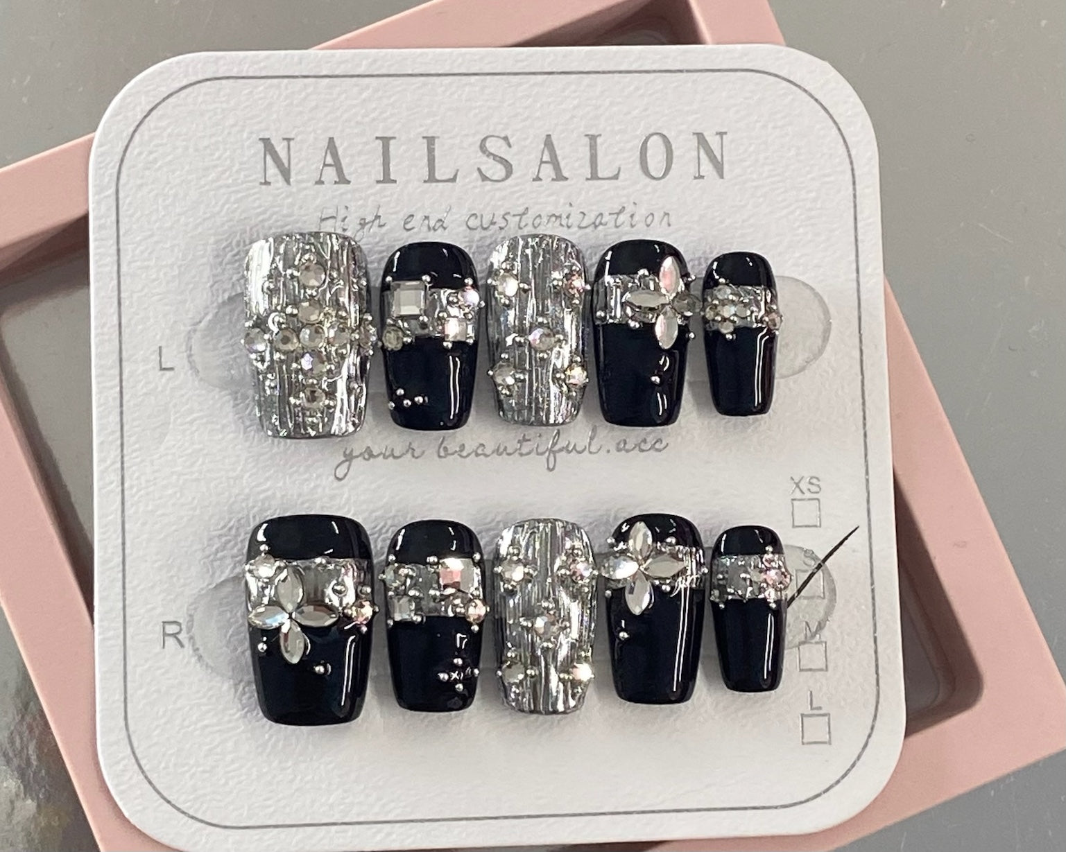 Appuyez sur les ongles T076