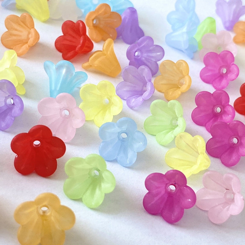 Perles de fleurs de trompette en acrylique givré