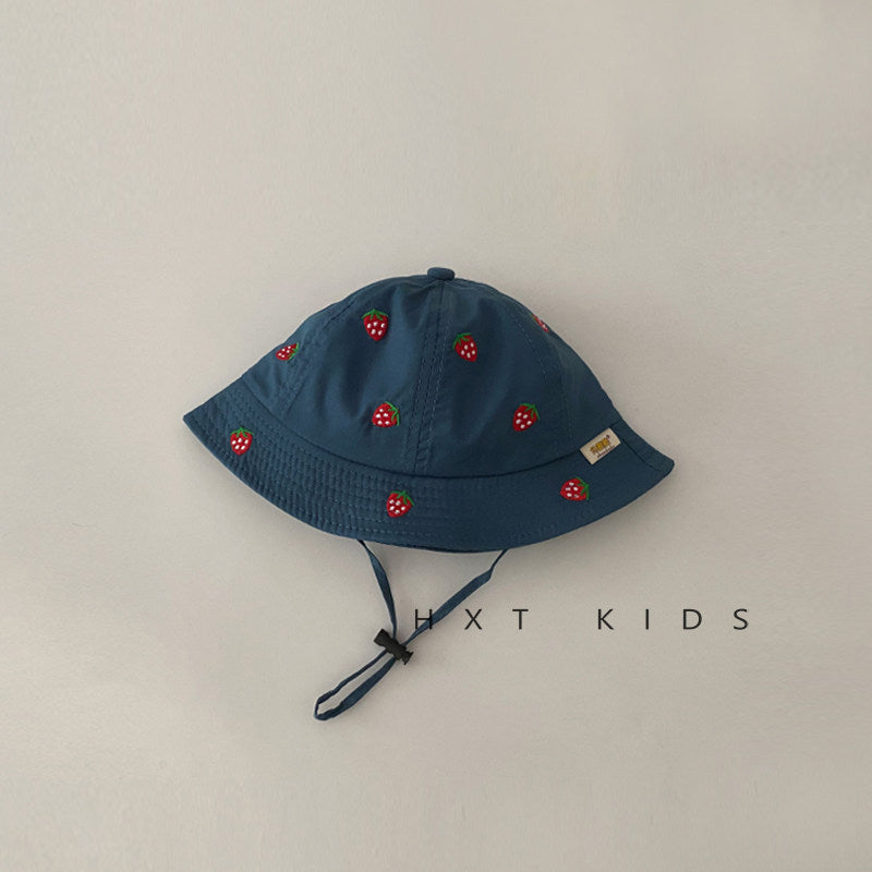 Chapeau de soleil en dentelle à motifs fraises