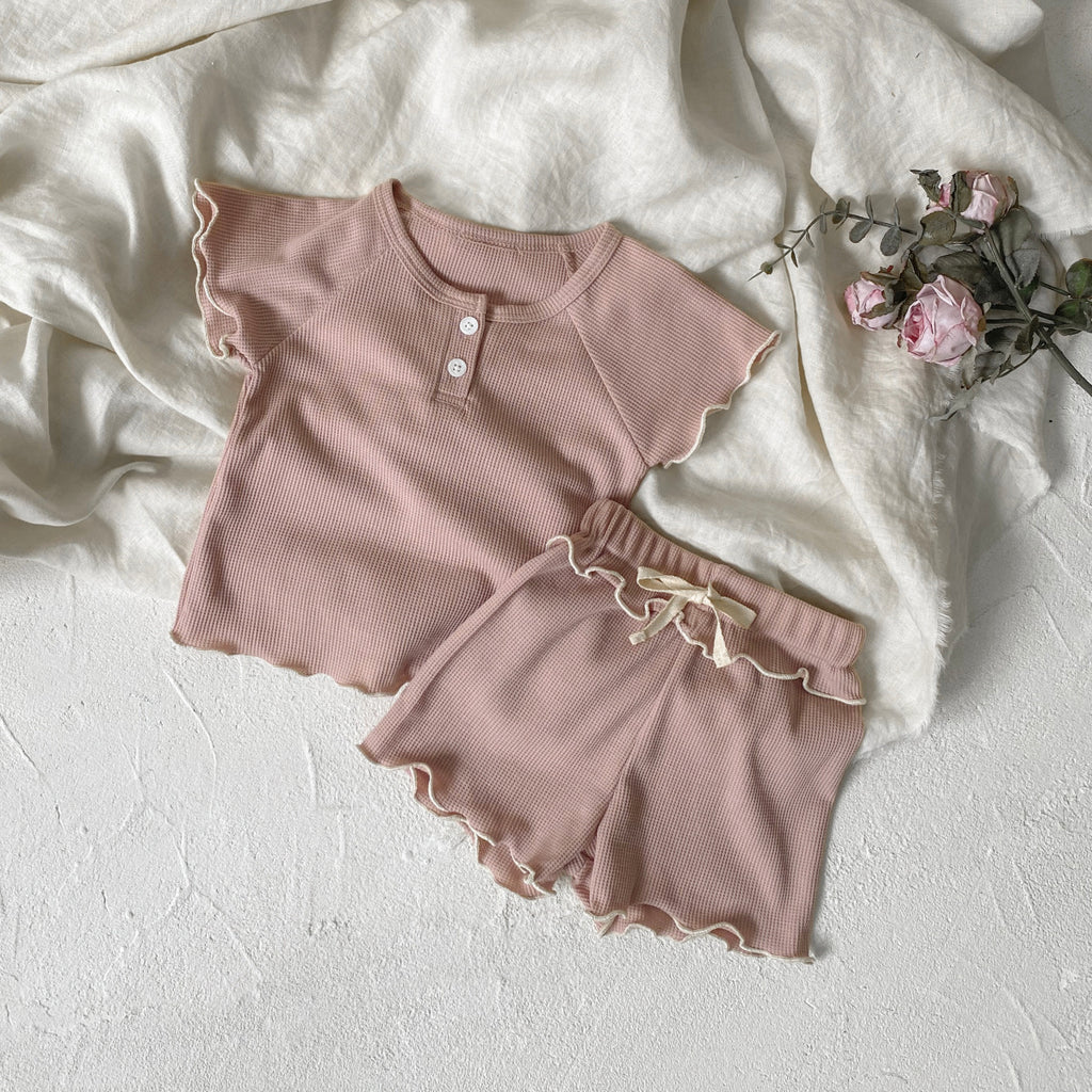 Short sleeve t-shirt and shorts Two-piece set