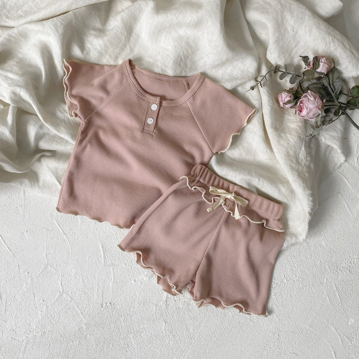 Short sleeve t-shirt and shorts Two-piece set