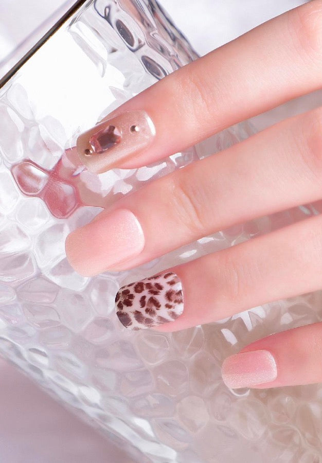 Appuyez sur les ongles GD329