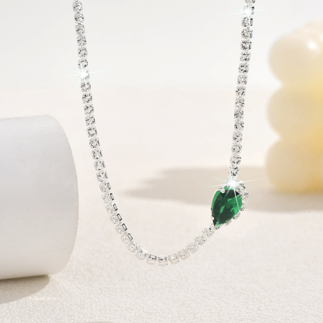 Chaîne simple et fraîche de goutte d'eau verte Zircon