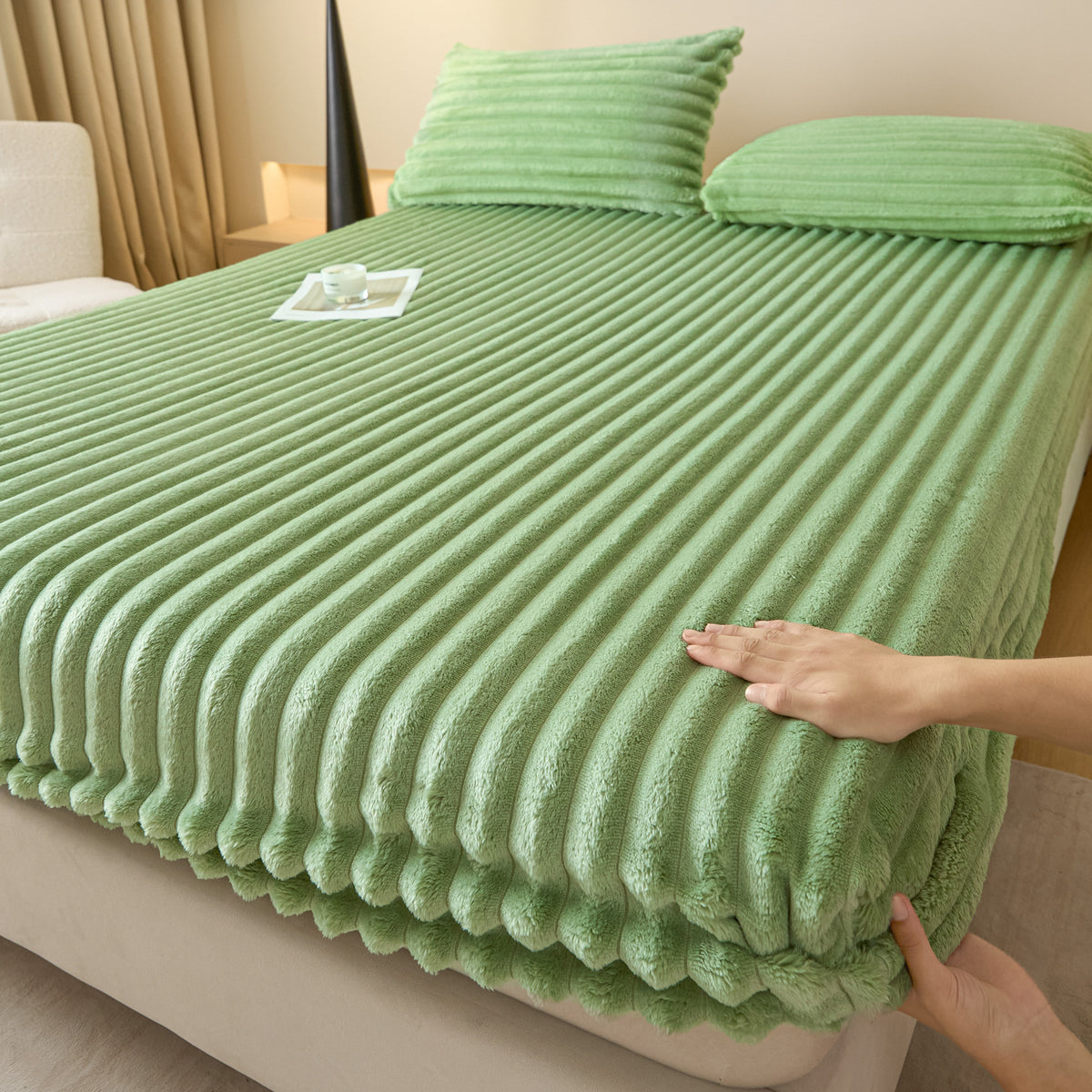 Fleece-lined bed sheet