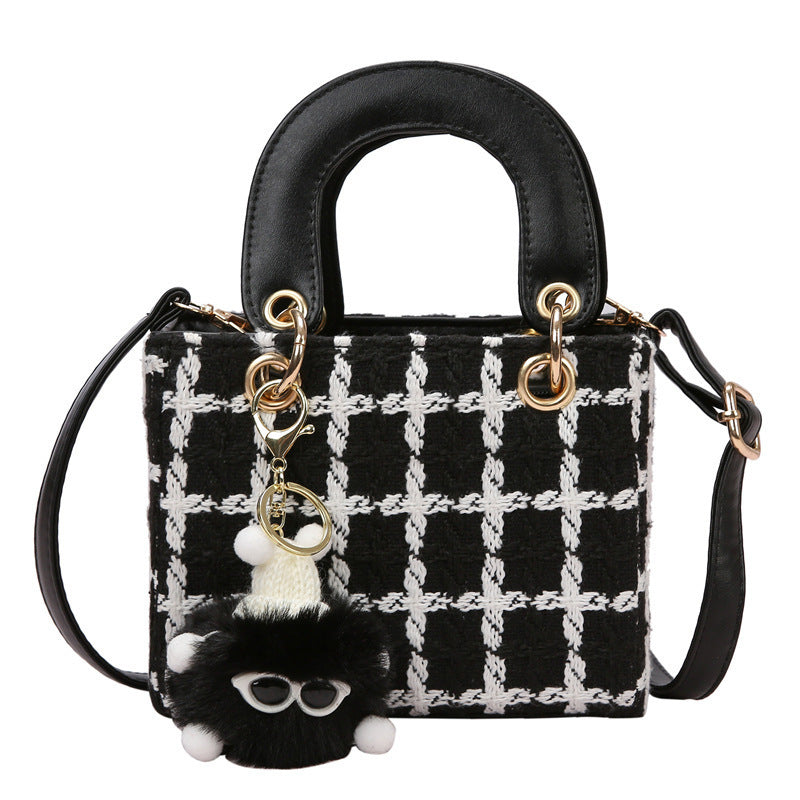 Niche Design Woolen Bag 2022 Style Sac pour femmes Autumn Internet Popular Crossbody Bag P