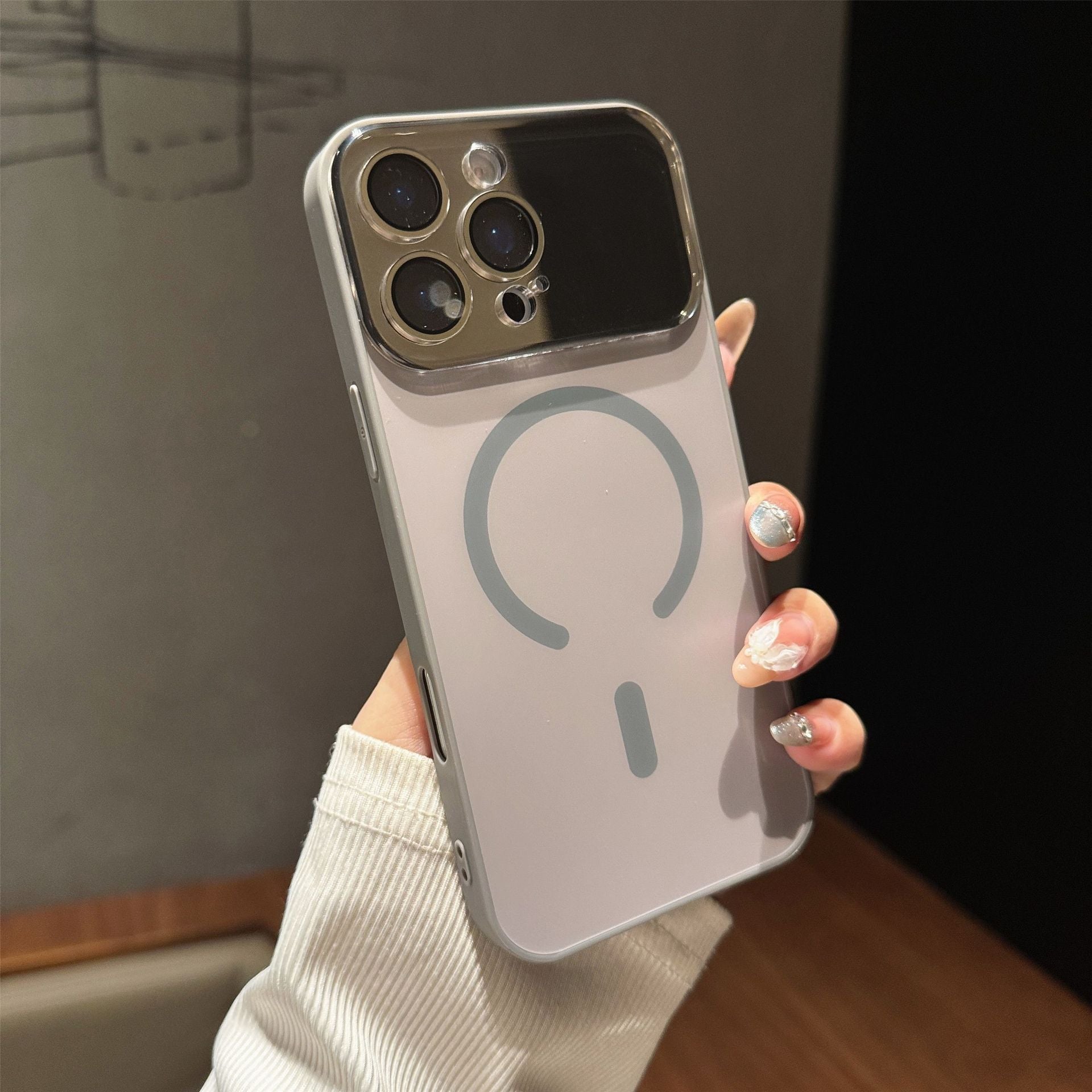 Grande fenêtre cas de téléphone magnétique givré