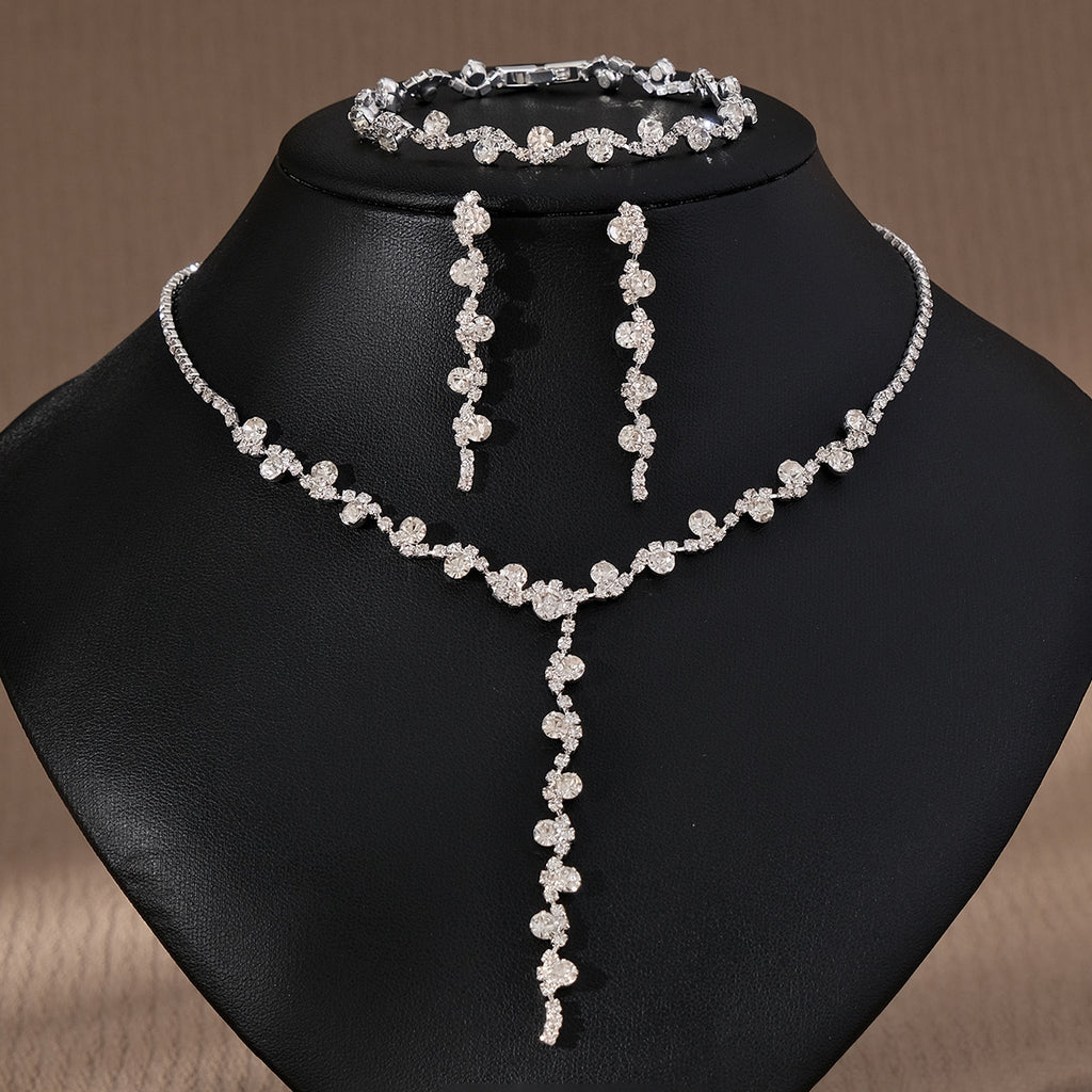 Boucles d'oreilles et colliers en Strass Pearl