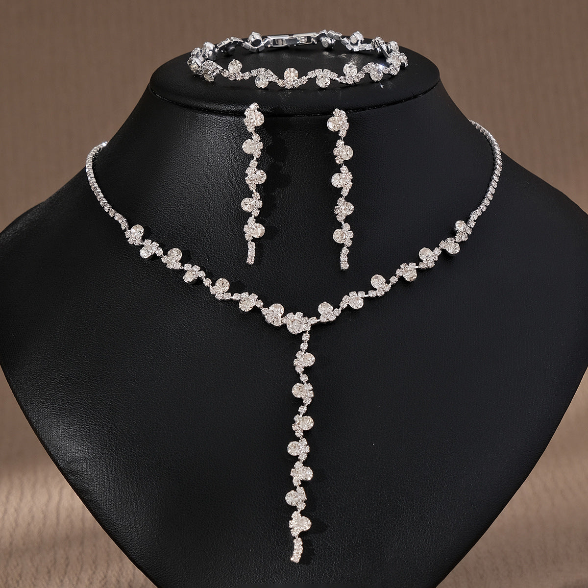 Boucles d'oreilles et colliers en Strass Pearl
