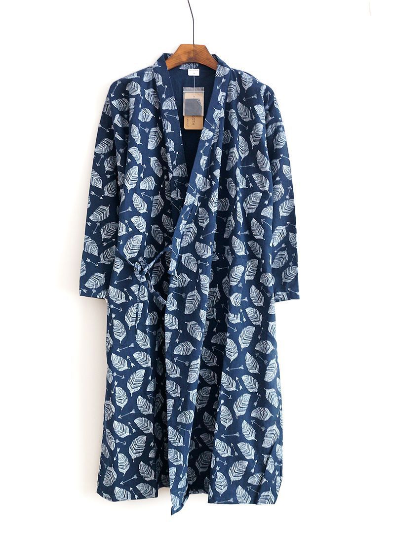 Maison de mode pour hommes porter une chemise de nuit en coton