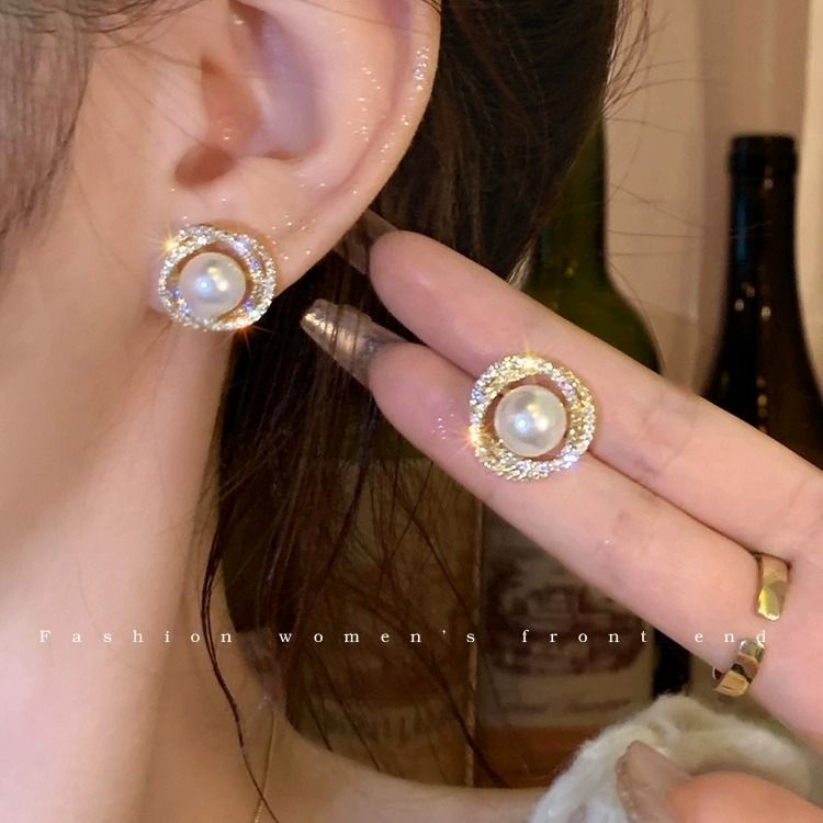 Niche Style Ins Shell Flower Stud Earrings