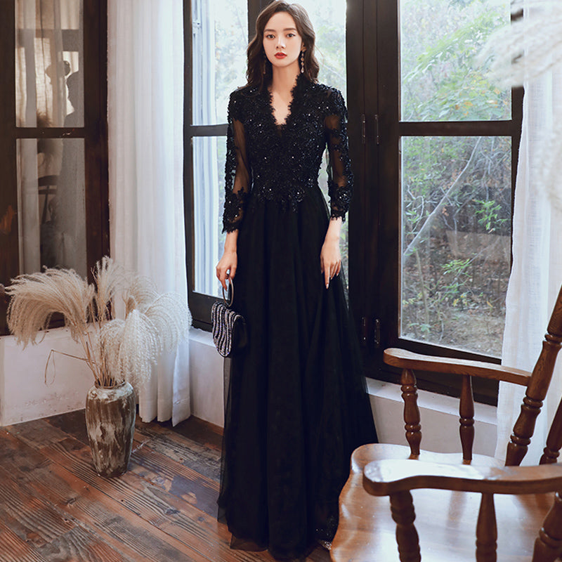 Robe de soirée noire féminine et luxueuse