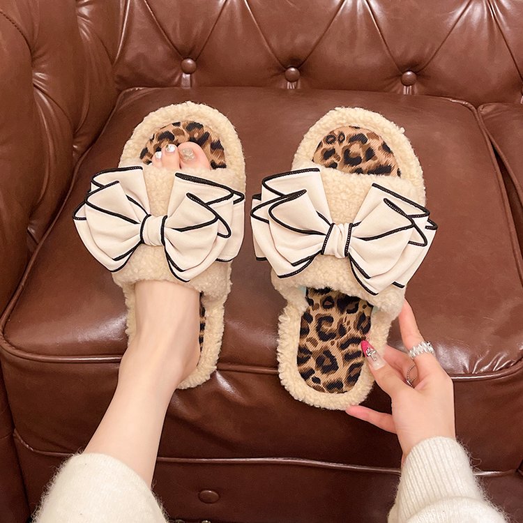 Pantoufles de fourrure chaude en peluche de style coréen pour femmes