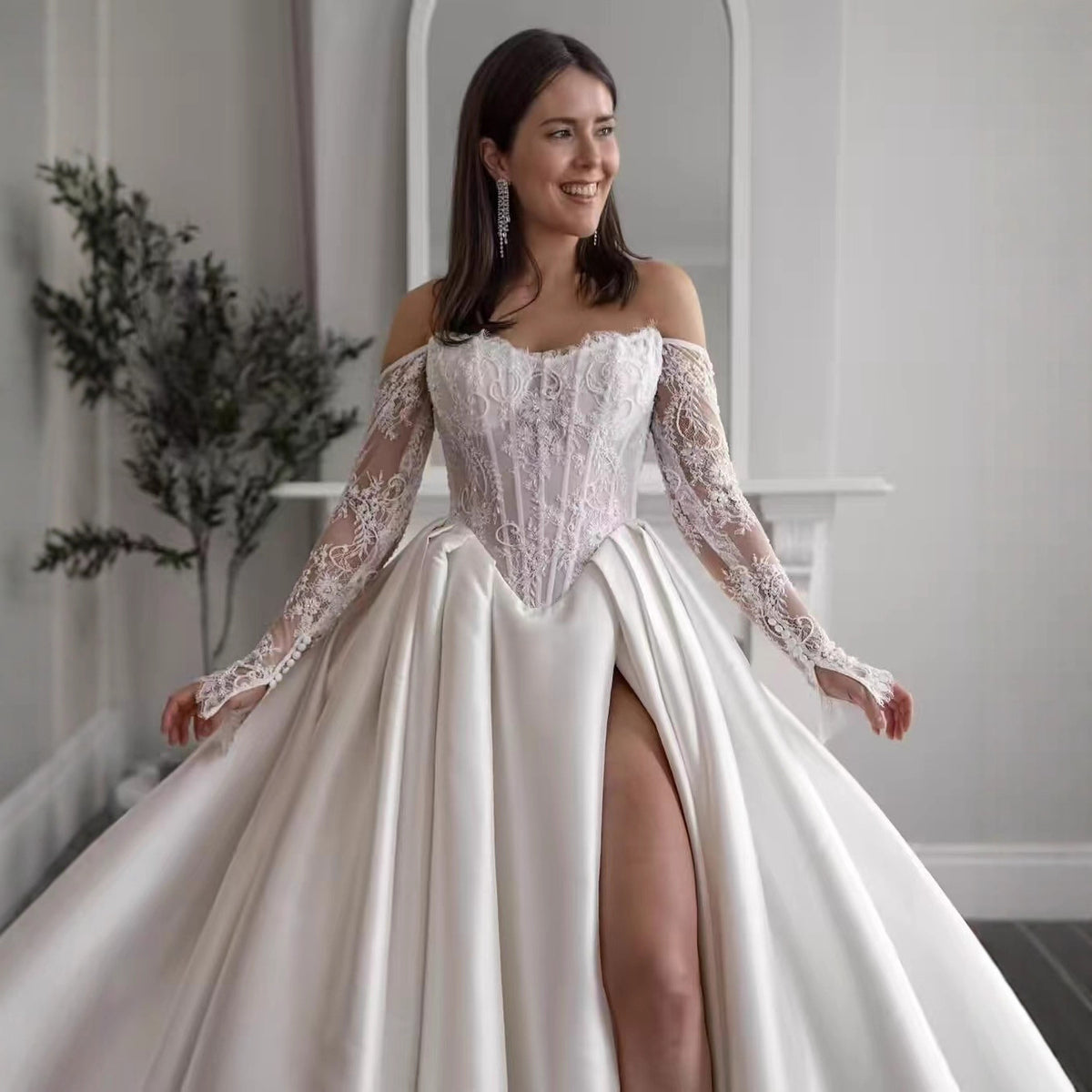 Robe de mariée à manches longues en dentelle à une épaule