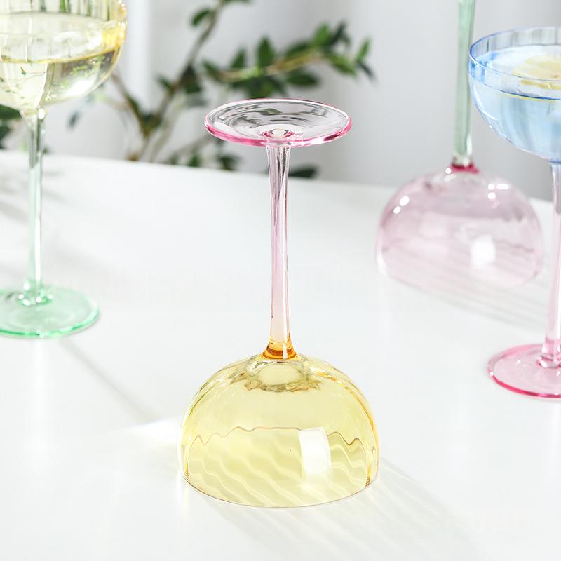 Couleur-bloc verre de vin à rayures verticales