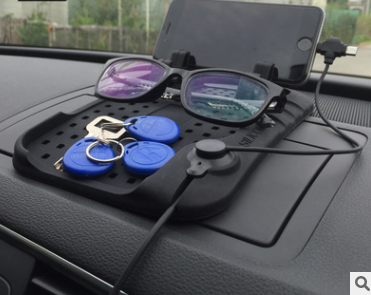 Support de navigation de voiture Porte-téléphone de voiture Chargeur USB magnétique Tapis en silicone multifonctionnel