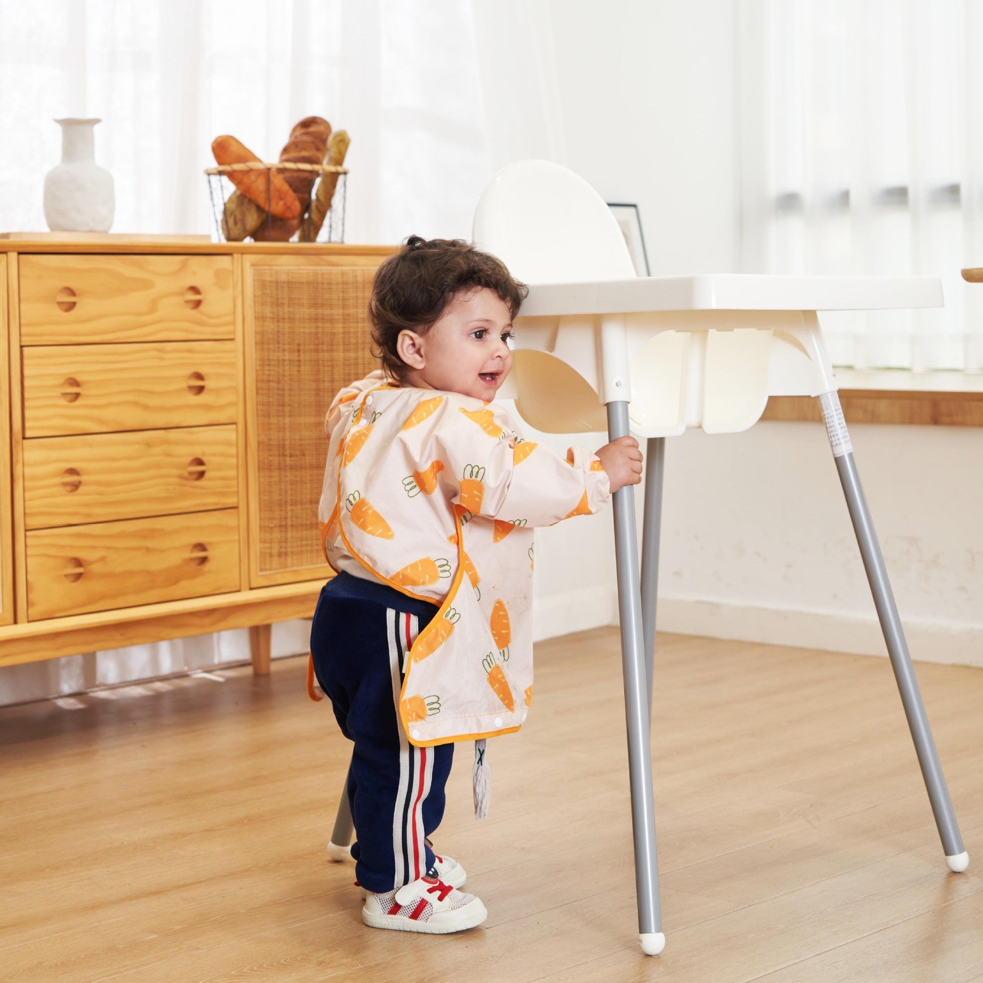 Bib anti-dirt tout-en-un pour les tables à manger bébé