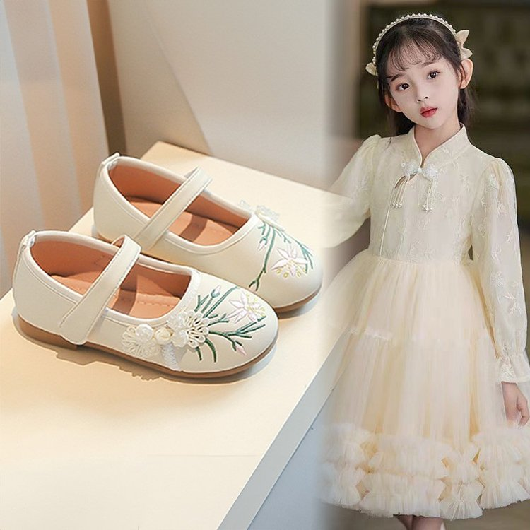 Chaussures de filles de style antique