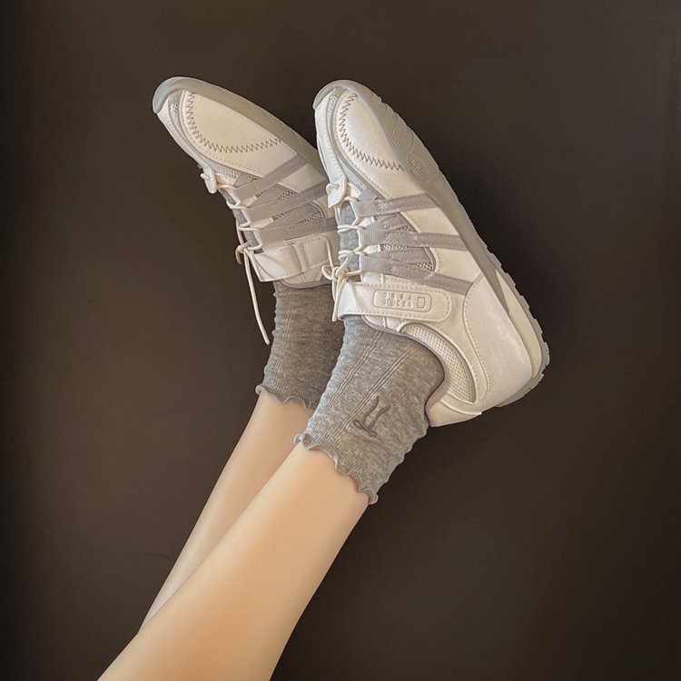 Retro Velcro Chaussures d'entraînement Allemandes pour les femmes Niche épaisse Soled la hauteur de boosting Run
