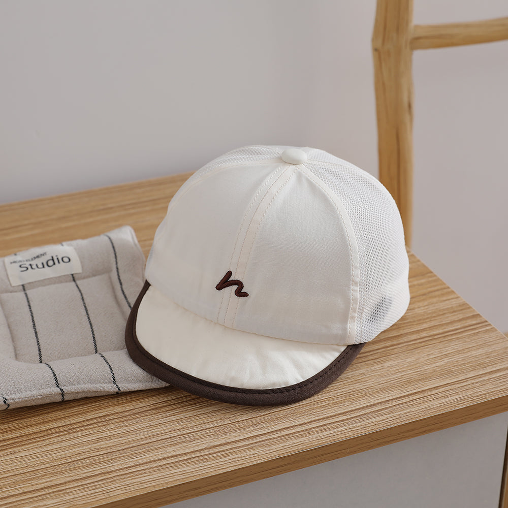 Casquette de baseball courte Brimmed pour enfants avec surface en mesh pour ventilation et protection solaire
