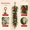 Pine de tour de neige artificielle de Noël avec des vignes de baies rouges