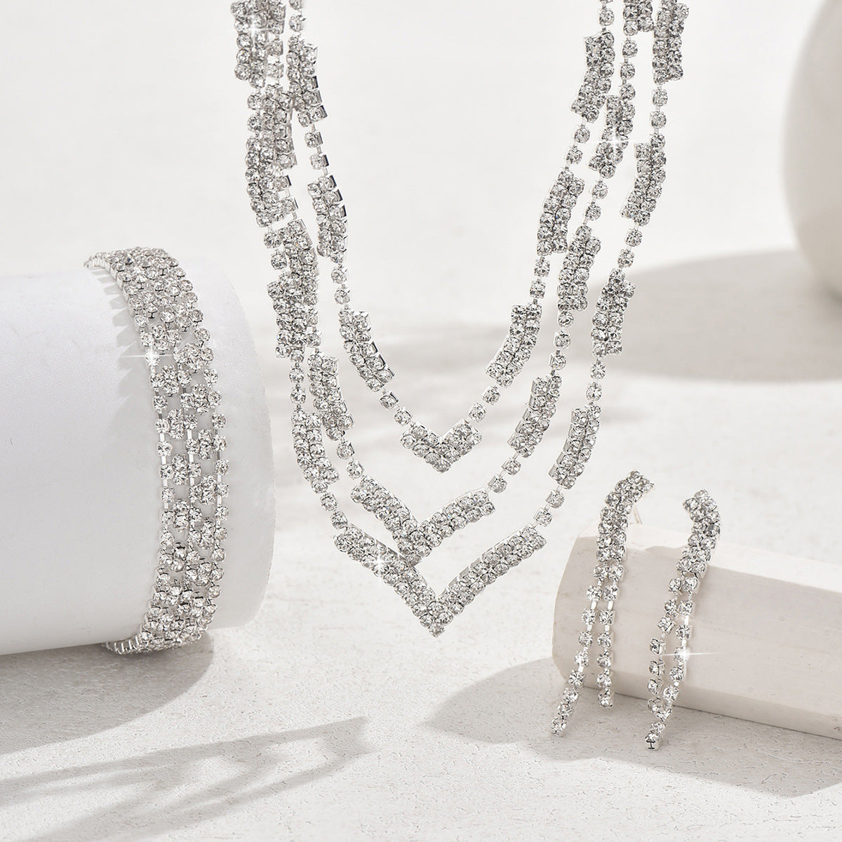 Chaîne de griffes de Strass de style européen et américain à coupe en V multi-layer
