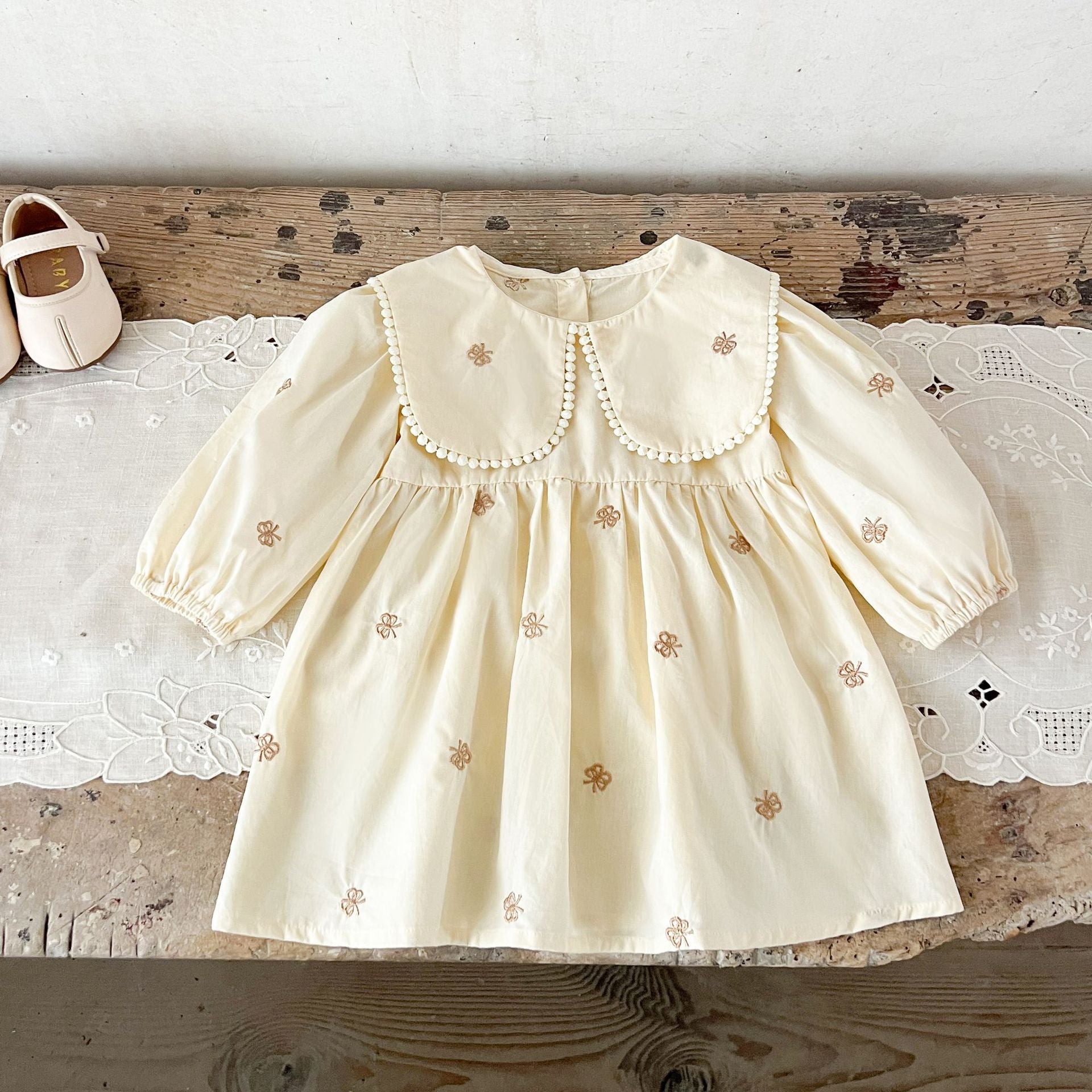 Filles Papillon et Leaf Brodé Lapel Robe à manches longues