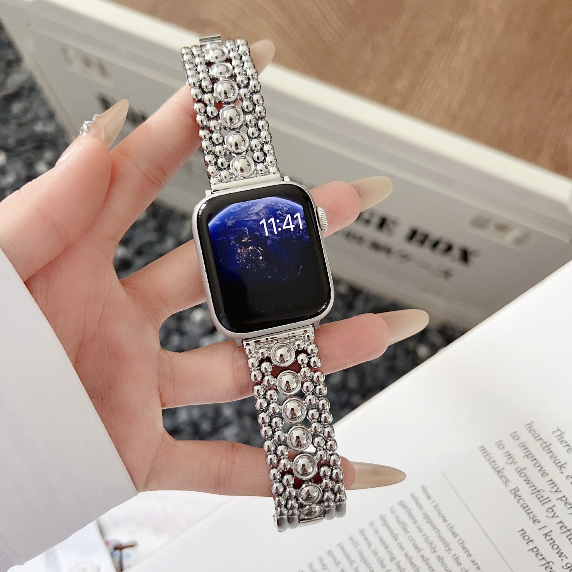 Bracelet en métal rond à cinq perles