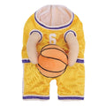 Costume de basketball de chien créatif avec balle