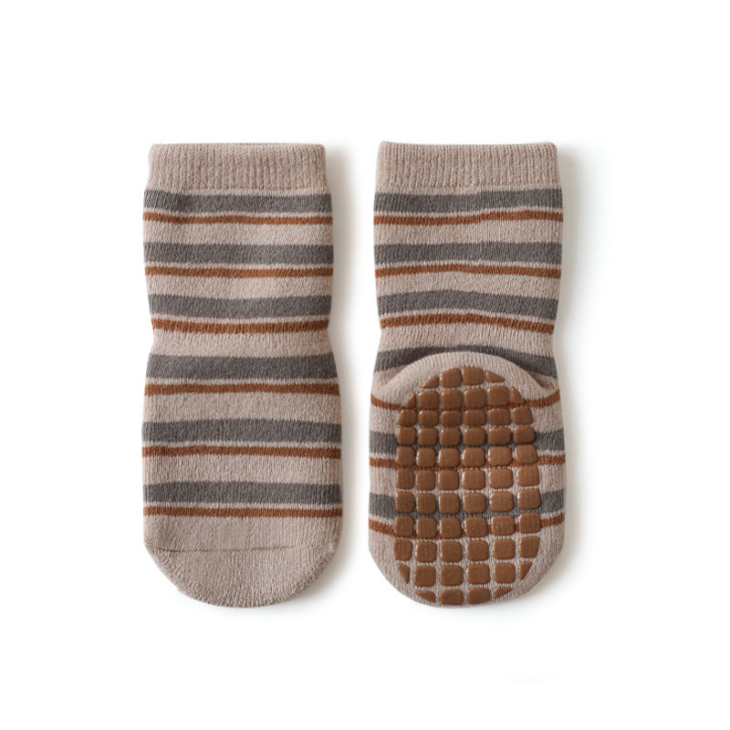 Chaussettes pour tout-petits à l'étage de l'enfant