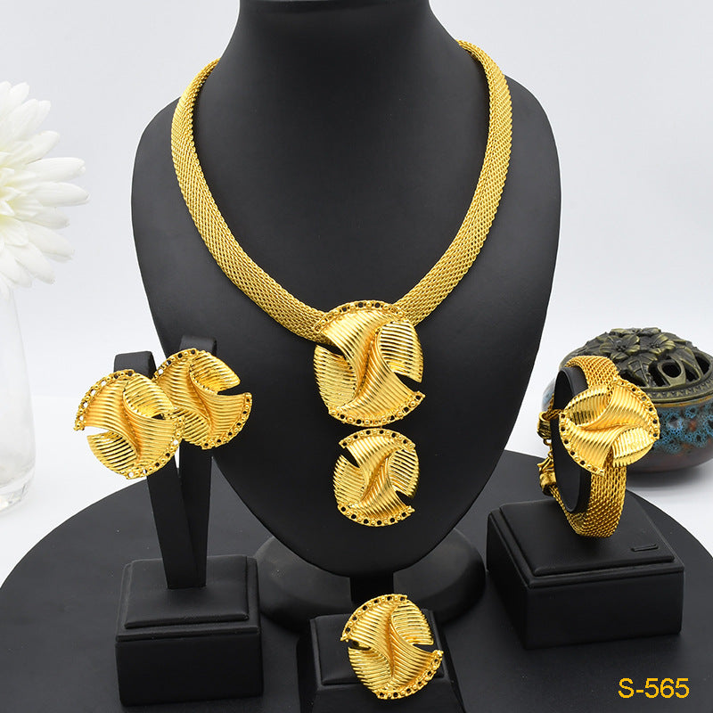 European and American Fashion Collier Boucles d'oreille Bracelet de quatre pièces