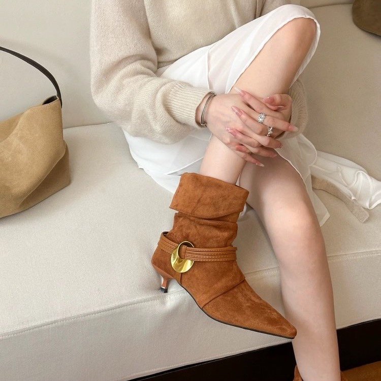 Bande pointue d'orteil à rides pour femmes Bottes de louch Vintage Suede Cuff Metal Buckle Fashion Ank