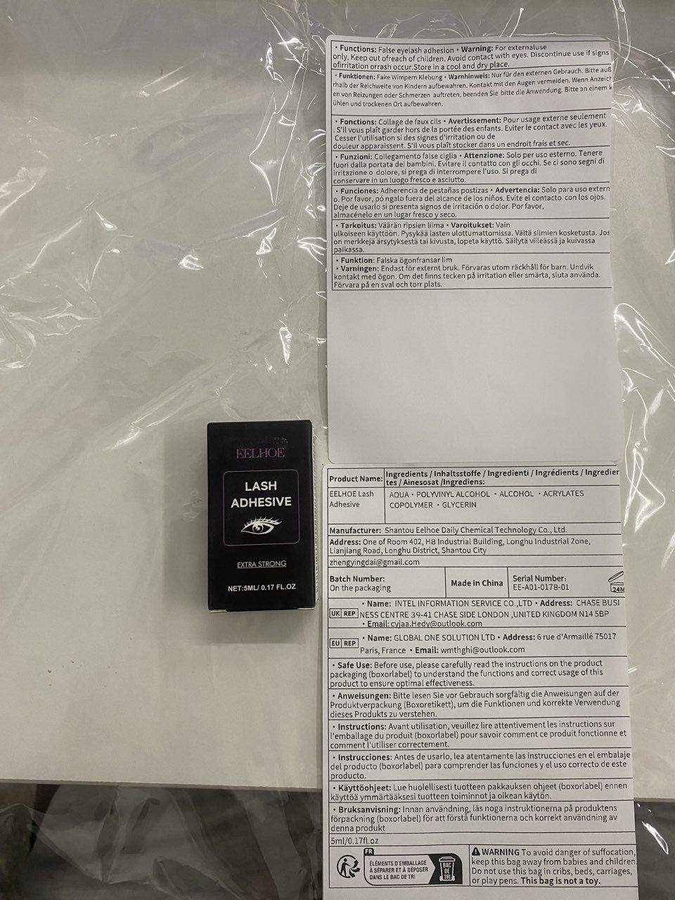 Faux cils adhésifs