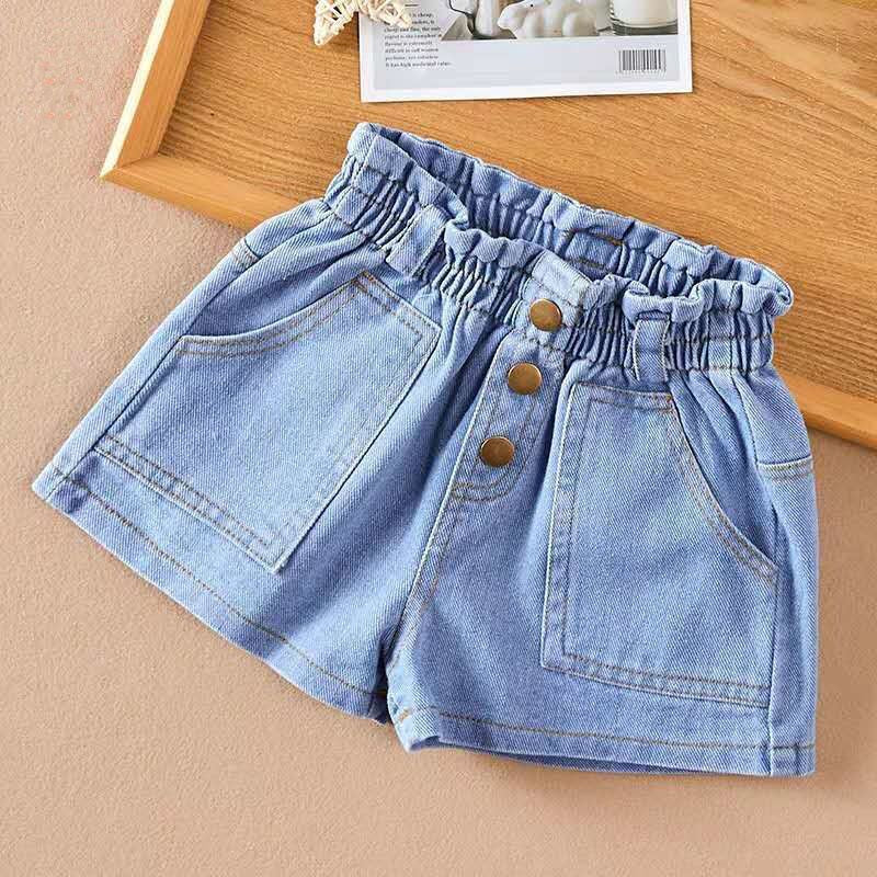 Shortsversatile denim de filles et parfait pour porter dehors