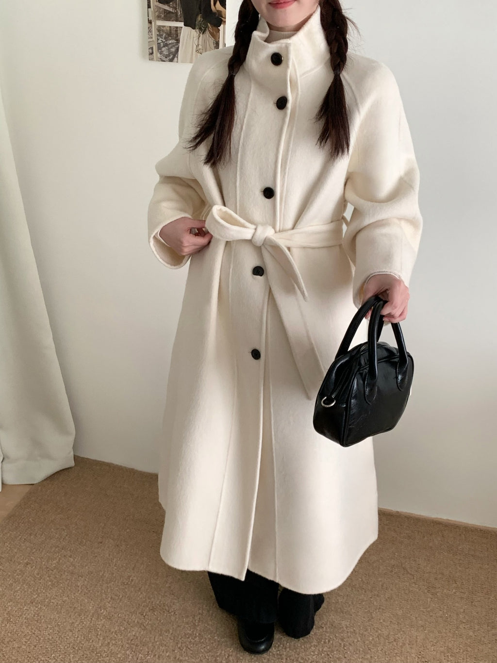Manteau de laine longue pour femmes avec un design à un seul sein