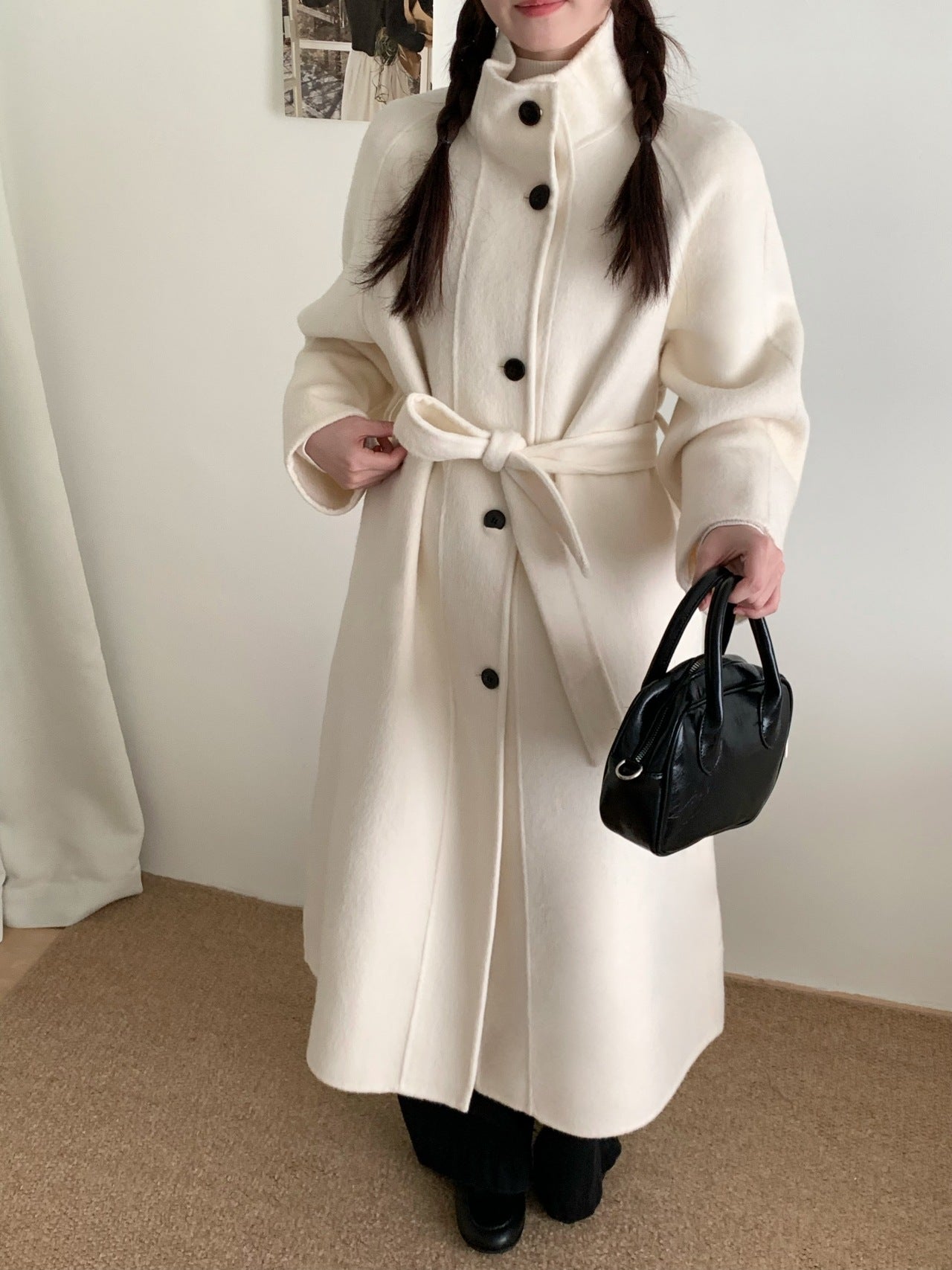 Manteau de laine longue pour femmes avec un design à un seul sein