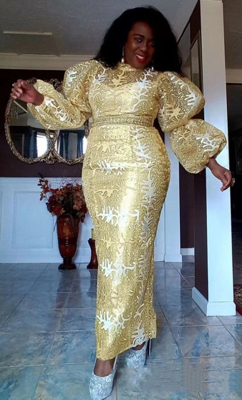 Robe pour dames à manches hautes en col rond
