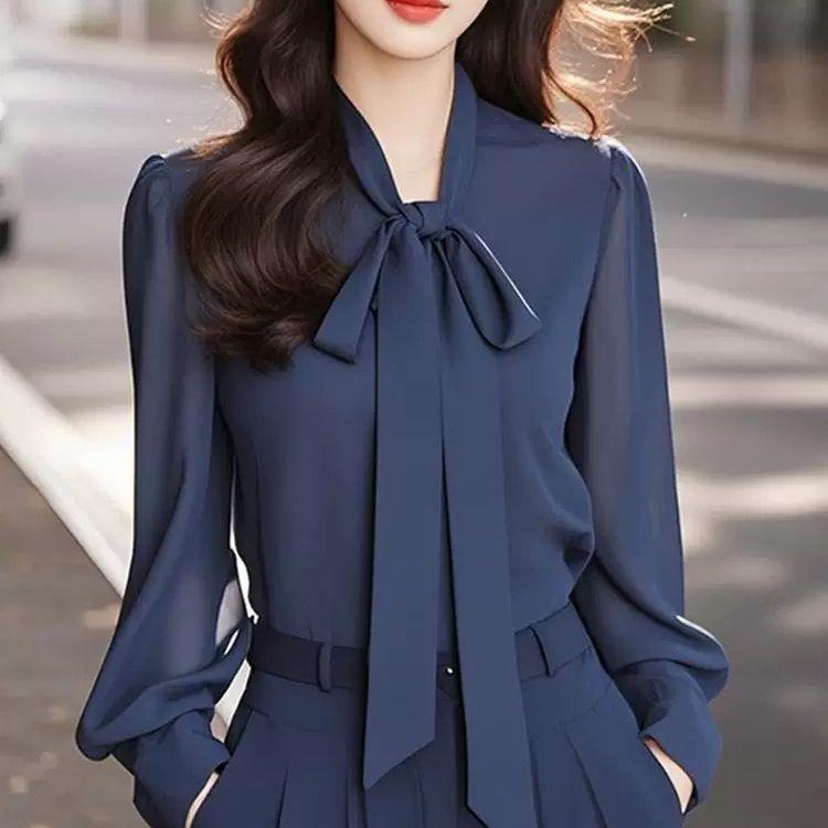 Élégante et chic Set de chemise bleue avec une petite robe