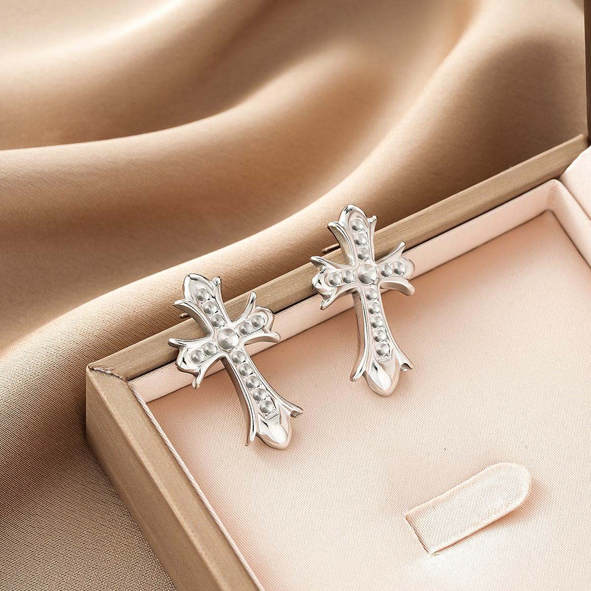 Boucles d'oreilles Cross Women's Ins Niche Simple Elegant Elegant Mode Light Luxury Design All-ma