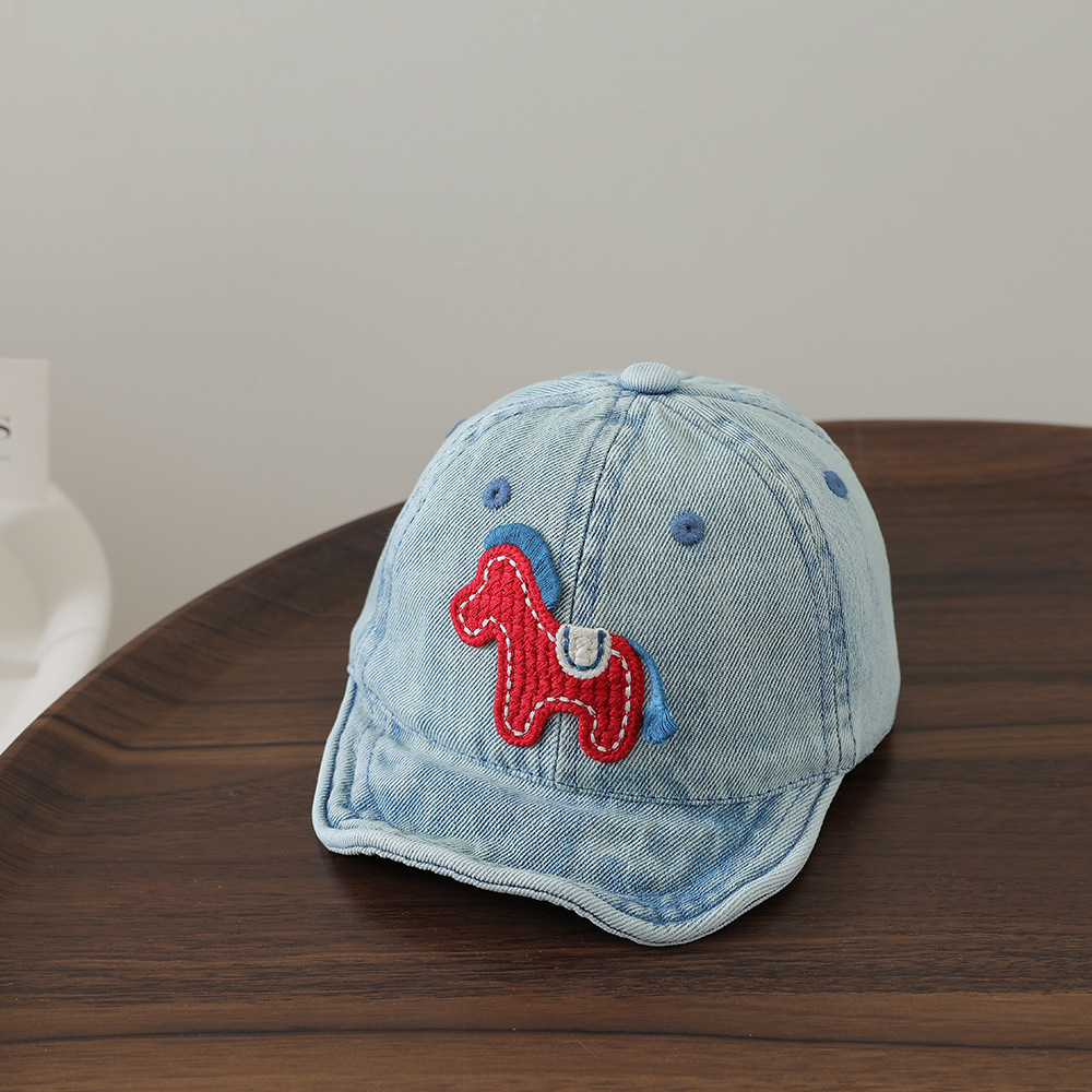 Chapeau de canard denim lavé à l'eau pour nourrissons avec cheval rouge brodé trois dimensions mignon A