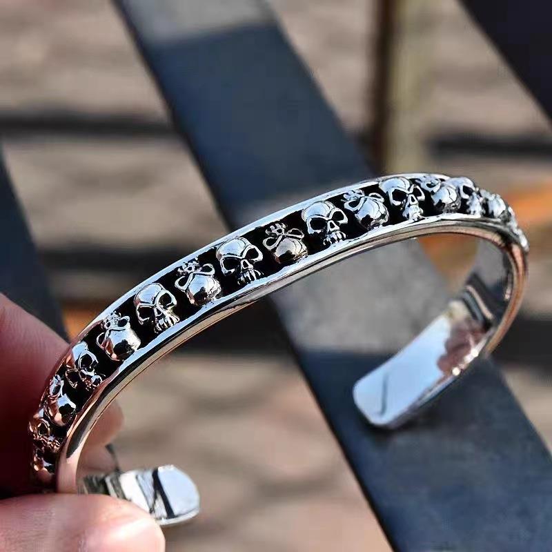 Dark gothique style Skull Punk Bracelet ouvert