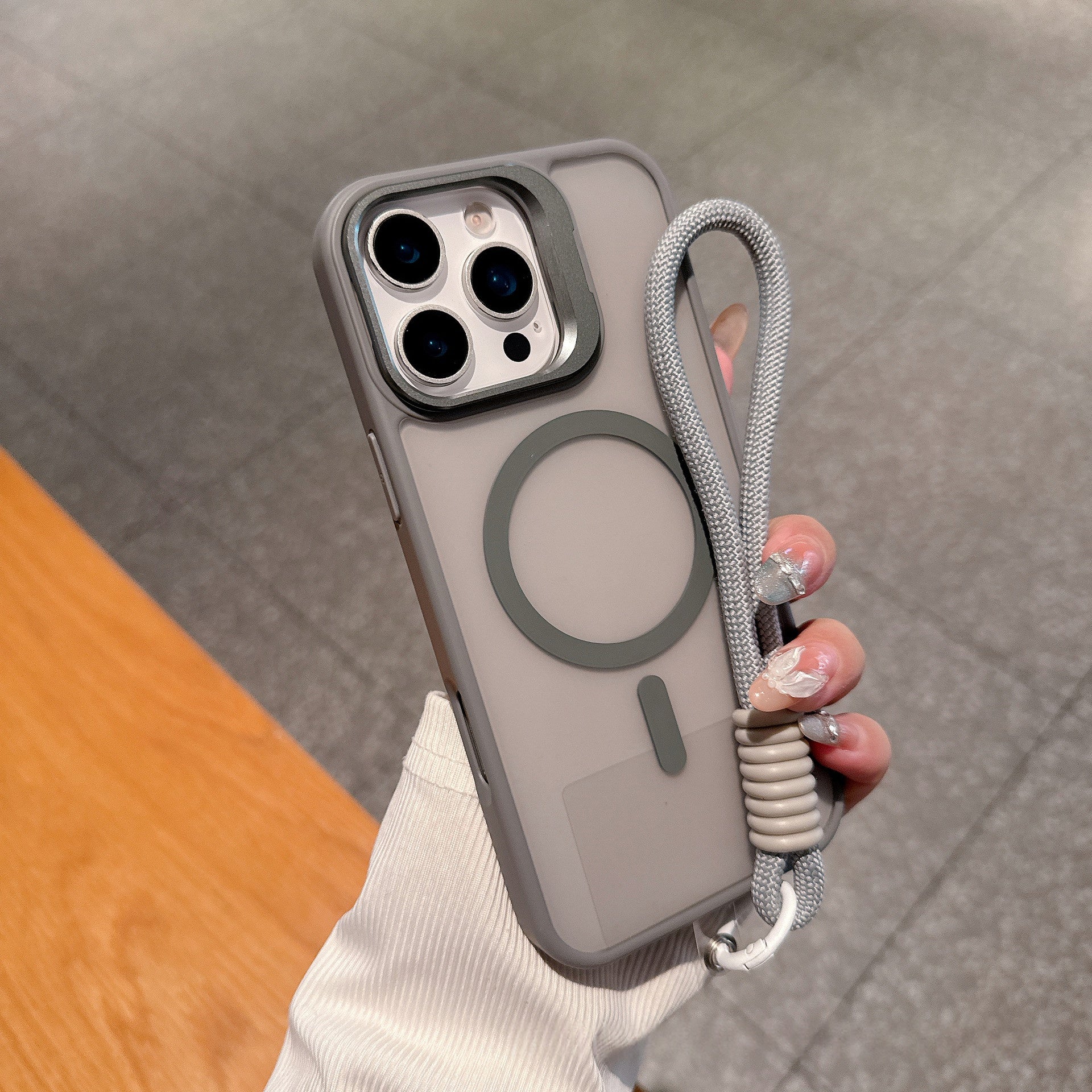 Boîtier de téléphone magnétique à monture de lentilles