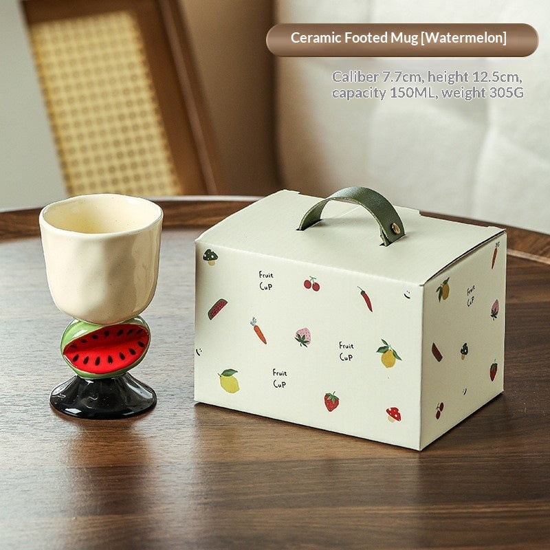 Gobelet de céramique à la crème glacée aromatisée aux fruits