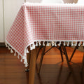 Peintre à huile rétro utilisant une nappe carrée