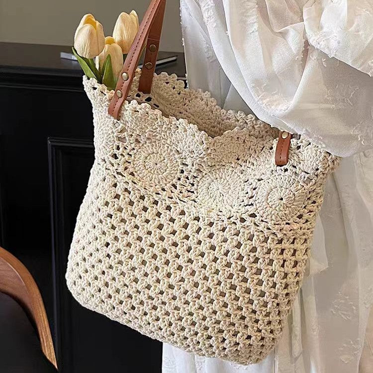 Sac d'épaule minimaliste de grande capacité tissé en paille occasionnelle