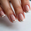 Stickers 24 Pièces de Short Square Acrylic Nail avec bords blancs