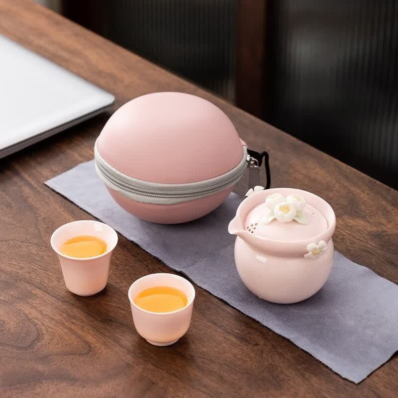 Set à thé portable en céramique fleurie à la main avec une théière et deux tasses