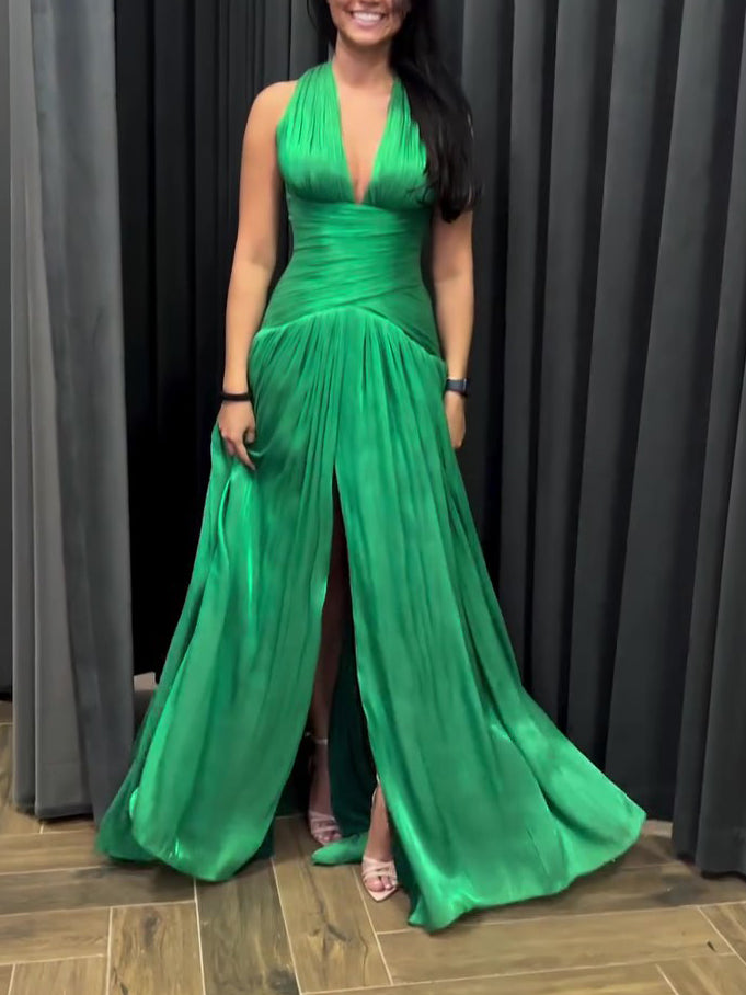 Émeraude vert plongeant collier Gown avec jupe plissée et fente latérale