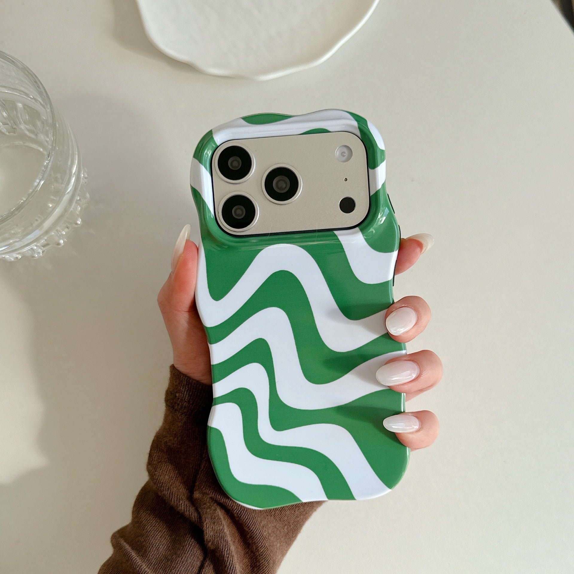 Cas de téléphone à rayures géométriques minimaliste de niche