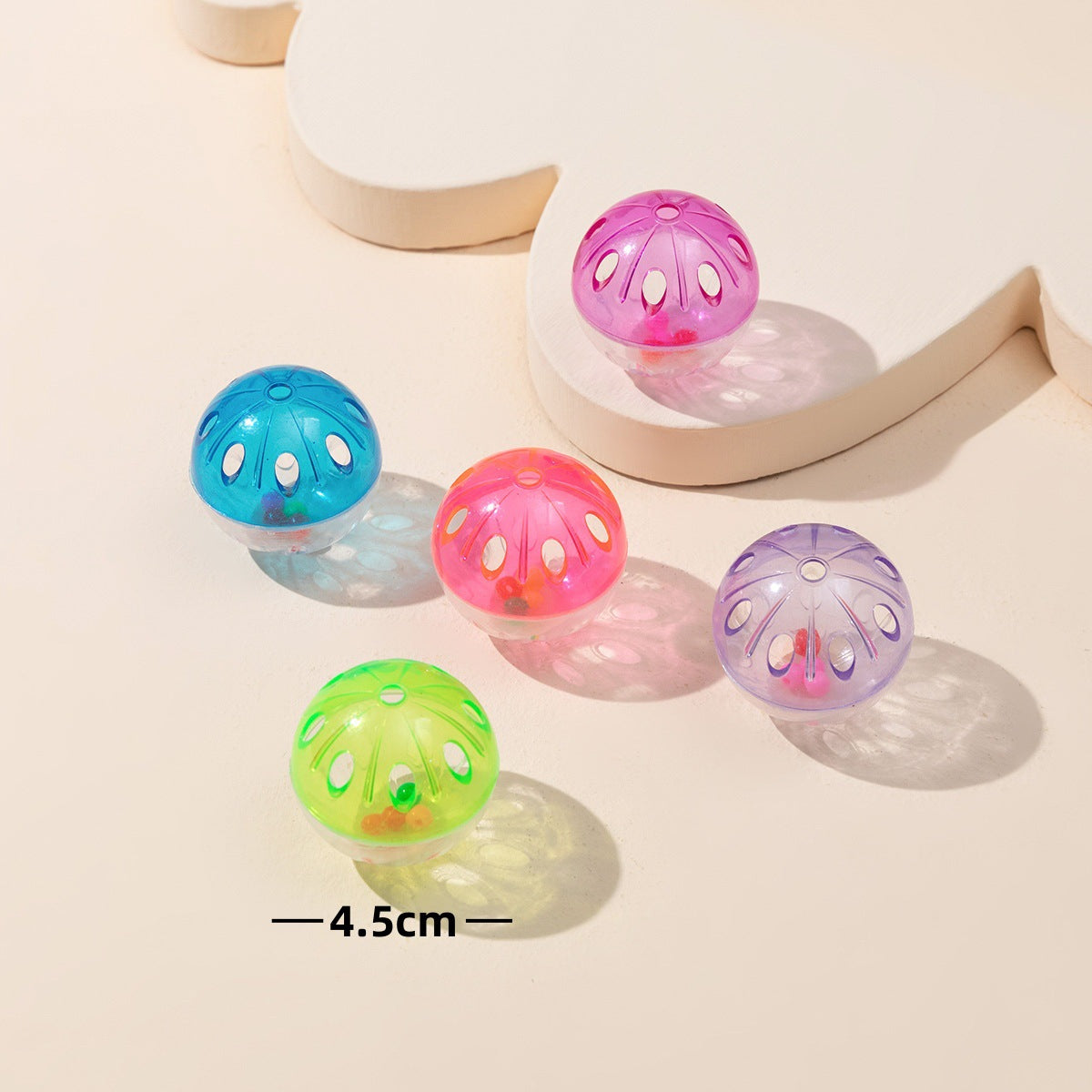 Balle de teasing de chat en plastique coloré Mesh Hollow Sound