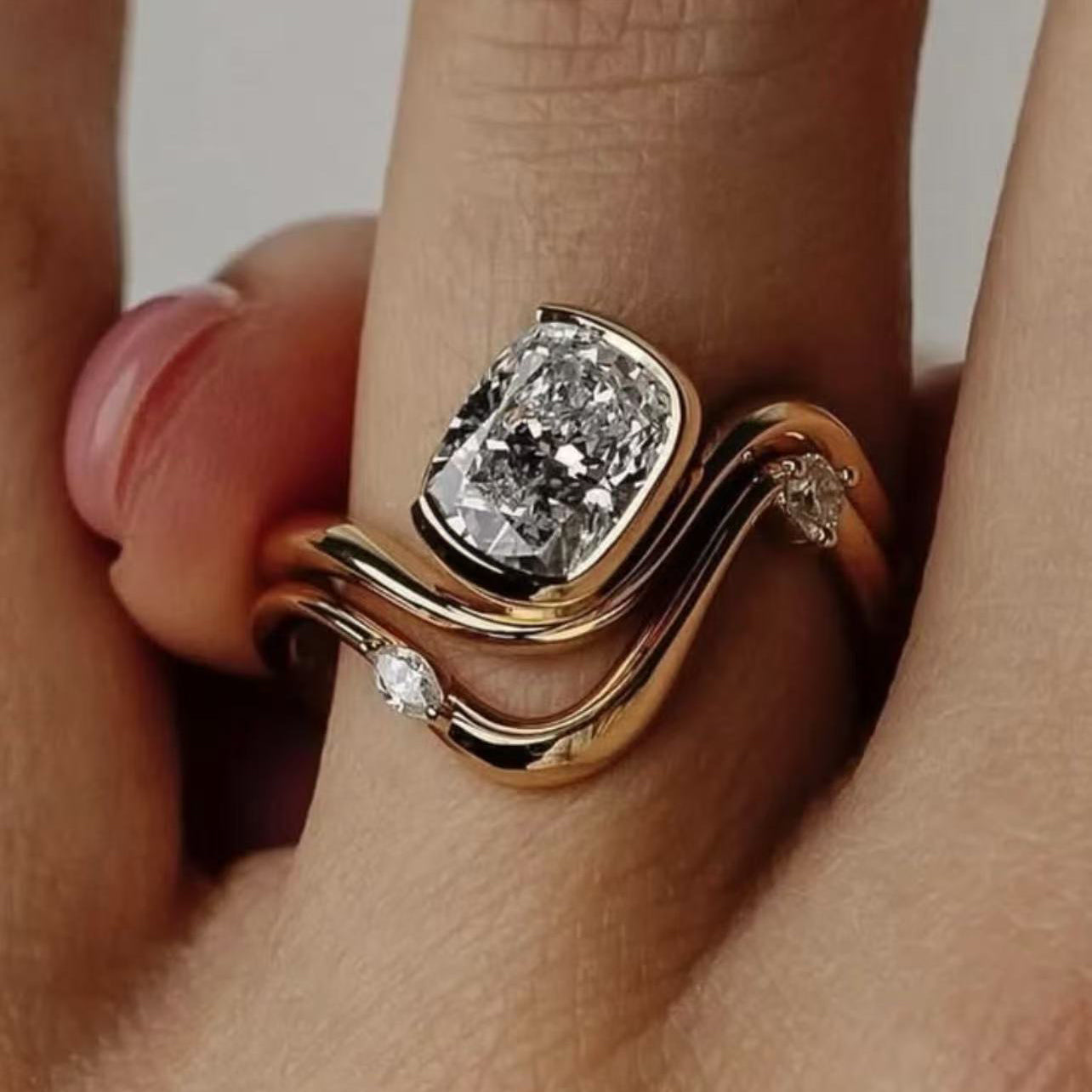 S925 Argent plaqué or 2ct Coussin Moissanite Ensemble de mariage 6x8mm D Couleur VVS1 Wave Wrap Des